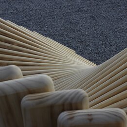 Nahaufnahme von einer Holzskulptur