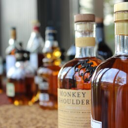 Whiskeybar in einem Gartenfest