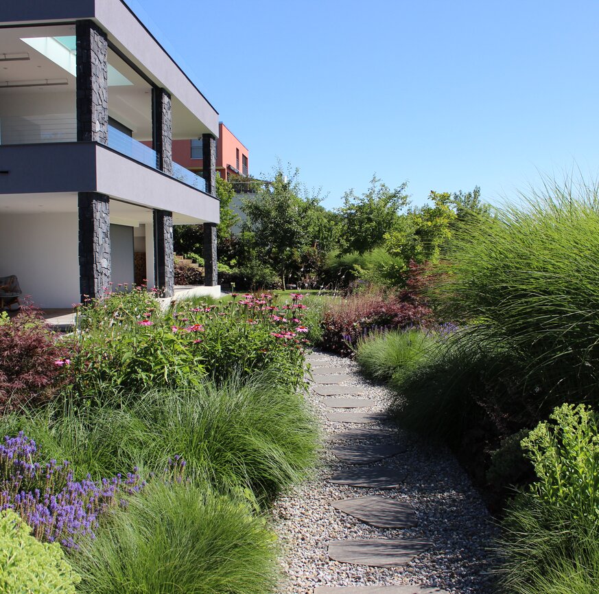 Trittsteine Wegführung im Villengarten